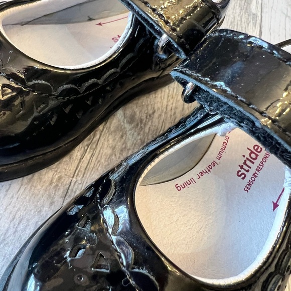 Stride Rite Blk Patent Sz 4 - Picture 2 of 3
